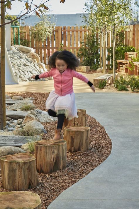 Nature Playground, Modern Playground, Playgrounds Architecture, Heal Your Soul, Christmas Posts, Play Garden, Green School, School Playground, Natural Playground