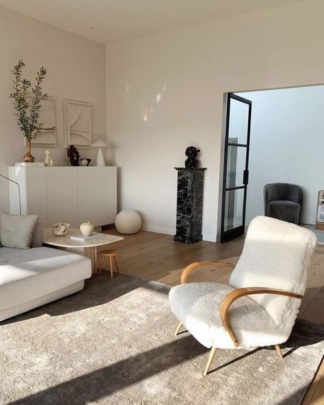 living room decor aesthetics // neutral colours , white living room interior // beige rug (linked) Aesthetic Neutral, Deco Studio, Living Room Inspo, A Living Room, Aesthetic Room Decor, My New Room, Living Room Inspiration, Home Fashion, Living Room Interior