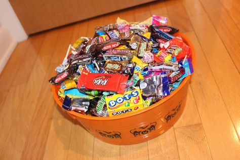 Candy Bowl Secret Compartment: 5 Steps Halloween Candy Bowl Aesthetic, Summerween Picnic, 1990s Candy, Bowl Of Candy, Rare Aesthetics, Fall Sleepover, Spn Dr, 2014 Vibes, Friends Journal