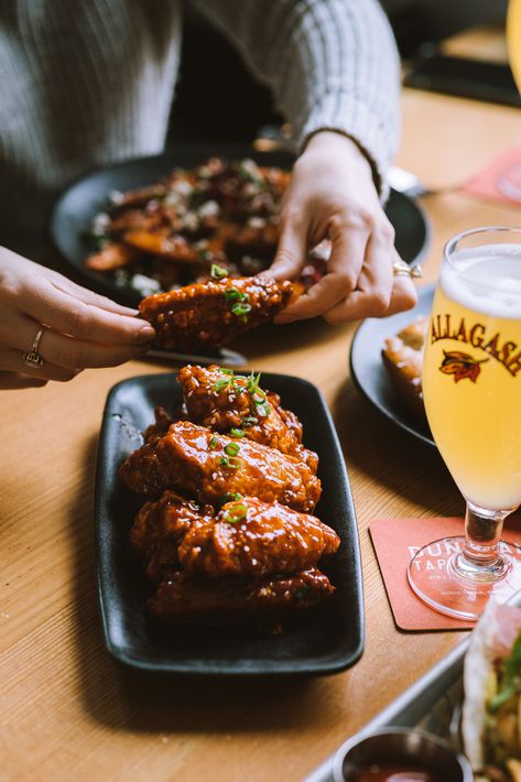 Food Photography Chicken Wings, Chicken Wing Food Photography, Chicken Wings Photoshoot, Chicken Wings Photography Food Styling, Wings Food Photography, Chicken Wings Photography, Chicken Wings Restaurant, Wings Restaurant, Wings Photography