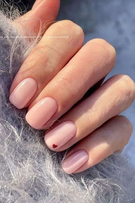 Sharp Nail Designs, Cute Short Valentine Nails, Short Valentine Nails, Short Valentines Nails, Valentine Nails Ideas, Nails Acrylic Black, Natural Nails Manicure, Valentine Nail, Valentine Nails