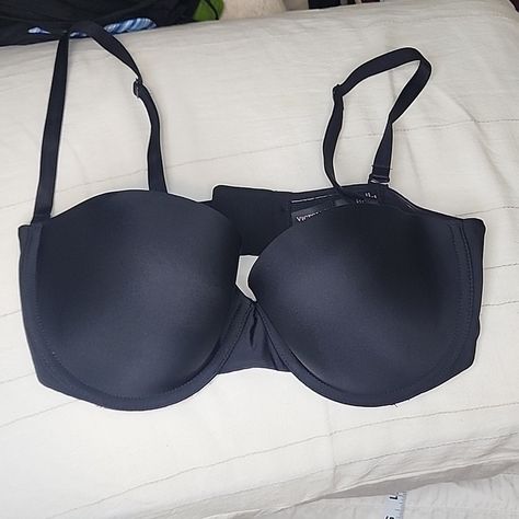 Victoria's Secret Multi-Way Black Strapless Bra 36c New Without Tags Padded Red Lace Bralette, Strapless Bras, Strapless Bustier, Strappy Bralette, Student Girl, Victoria Secret Bras, Fitted Skirt, Strapless Bra, Sports Bra Sizing