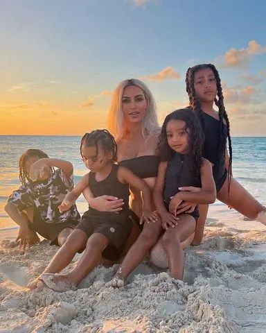 Kardashian Family Photo, Kim Kardashian Family, Saint West, Kardashian Kids, Kim Kardashian And Kanye, Jenner Family, Kardashian Family, Four Kids, Instagram Family