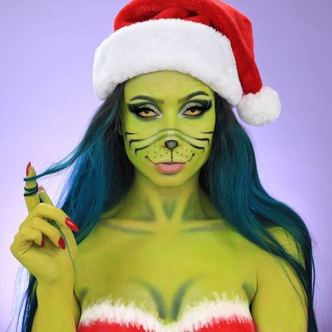 Annie Thomas on Instagram: “The Grinch who stole your man💁🏻‍♀️ When I saw @illumin_arty ‘s grinch look last year I knew that I had to create my own, and also steal her…” Christmas Elf Makeup, Grinch Makeup, Christmas Goals, Christmas Makeup Tutorial, Deer Makeup, Christmas Eye Makeup, Christmas Makeup Look, Holiday Makeup Looks, Special Makeup