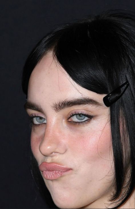 Billie Eilish Eyebrows, Billie Eilish Eyes Close Up, Billie Eilish Makeup, Billie Eilish Black Hair, Makeup Shades, Music Images, Makeup Eyelashes, Gorgeous Makeup, Lady And Gentlemen