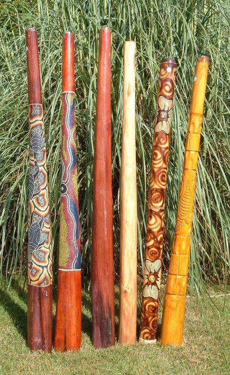 Wonderfully carved and decorated bamboo didgeridoos. Didgeridoo, Joan Baez, Joe Cocker, Aboriginal Artists, Painted Sticks, Sticks And Stones, Travel Australia, Janis Joplin, Australian Art