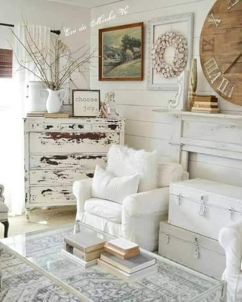 Dresser Farmhouse, Cozy Farmhouse Living Room, Farmhouse Living Room Decor Ideas, Decoration Shabby, Shabby Chic Living, Shabby Chic Dresser, Shabby Chic Living Room, Farmhouse Vintage, Decor Shabby Chic