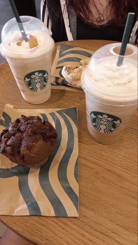 Party Ideas Drinking, Banana Bread Starbucks, Cute Pfp Girl, Coffee Gift Basket Ideas, Starbucks Caramel Drinks, Caramel Drinks, Coffee Shop Aesthetic, Starbucks Recipes, Food Is Fuel