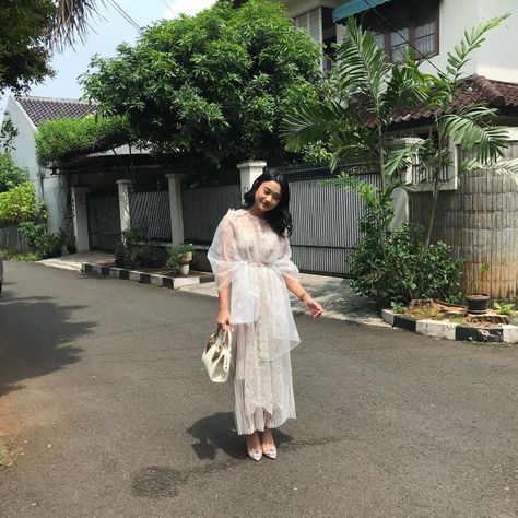 Outfit Kondangan Couple, Model Baju Bridesmaid, Lebaran Outfit, Model Dress Batik, Kebaya Bridesmaid, Model Dress Kebaya, Dress Brokat Modern, Braidsmaid Dresses, Kebaya Modern Dress