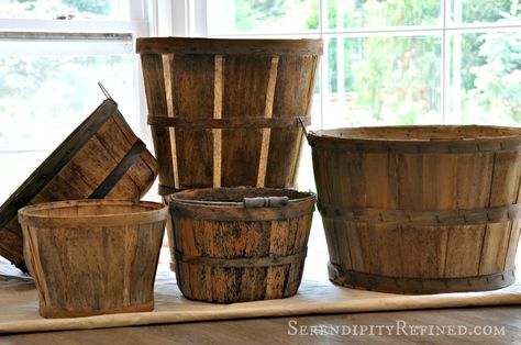 Today I'm going to show you a fast, easy way to age new bushel baskets (and any other light colored basket made from natural materials)... Fall Baskets, Wedding Dresses Country, Country Wedding Ideas, Dresses Country, Baskets Diy, Bushel Baskets, Cottage Home Decor, Southern Christmas, Apple Baskets