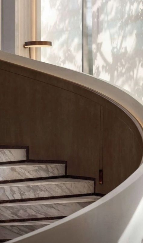 Hotel Staircase Design, س�لالم حلزونية, Round Stairs, Spiral Stairs Design, Circular Stairs, Staircase Design Modern, Handrail Design, Staircase Handrail, Wall Railing