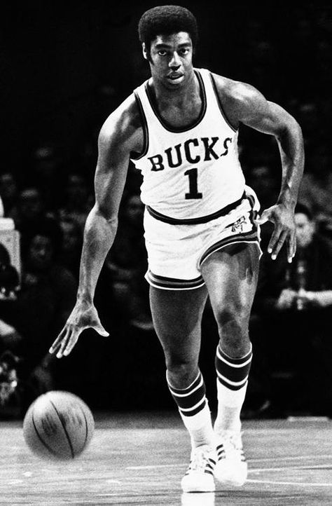 Oscar Palmer Robertson "The Big O",  Cincinnati Royals and the Milwaukee Bucks. The 6-foot-5, 220-pound Robertson was a twelve-time All-Star, 11 time member of the All-NBA Team, and one-time winner of the MVP award in 14 professional seasons. He is the only player in NBA history to average a triple-double for an entire season (61-62 with 30.8 points, 11.4 assists and 12.5 rebounds) He was a key player on the team which brought the Bucks their only NBA championship in the 1970-71 NBA season. Lebron James Michael Jordan, Bucks Basketball, Oscar Robertson, Nba History, Basket Nba, Big O, Basketball Players Nba, All Nba Teams, Basketball Photography