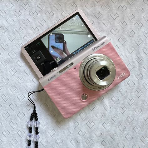 Cute Things To Own, Cute Things On Amazon, Things I Want To Buy List, Cute Polaroids, Pink Digital Camera, Things I Want To Buy, Bluetooth Camera, Flip Camera, Polaroid Cameras