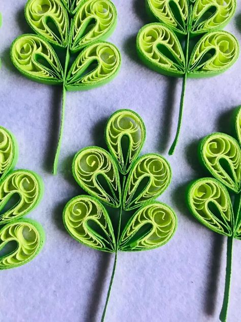 DIY Paper Quilling Leaves Handmade Greeting Cards Wall Art Many Crafting Supplie Paper Quilling Leaves, Quilling Leaves, Diy Paper Quilling, Quilling Birthday Cards, Quilling Supplies, Cards Wall Art, Quilling Animals, Paper Quilling For Beginners, Paper Quilling Tutorial