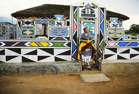 The Painted Houses of The Ndebeles | Amusing Planet Esther Mahlangu, African Hut, African American Artwork, African House, Afrique Art, Contemporary African Art, Africa Do Sul, Vernacular Architecture, African Pattern