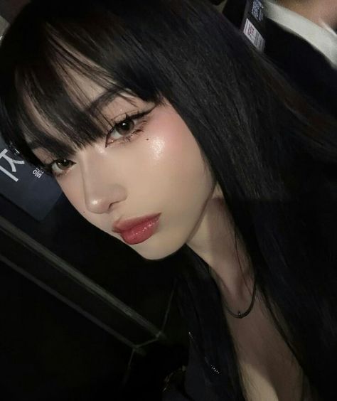 Feminine Makeup, Asian Makeup Looks, Hair Tie Accessories, Doll Eye Makeup, Ulzzang Makeup, Long Dark Hair, Fancy Makeup, Makeup Needs, Dark Makeup