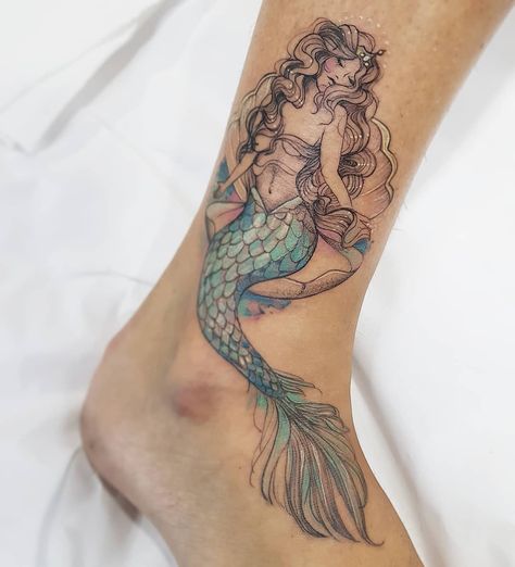 Side Mermaid Tattoo, Mom And Daughter Mermaid Tattoo, Best Woman Tattoo Ideas, Scorpio Mermaid Tattoo, Mermaid Calf Tattoo, Feminine Mermaid Tattoo, Curvy Mermaid Tattoo, Medusa Mermaid Tattoo, Floral Mermaid Tattoo