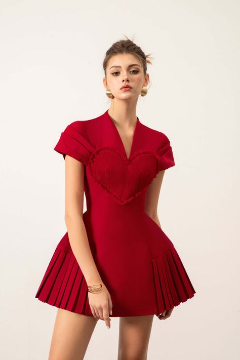 Elegant & sophisticated with minimal effort - we bring you the very best of design fashion by super talented Asian fashionistas. Elegant Mini Dress Classy, Classy Red Dress Outfit, Valentine’s Day Looks, Valentine Dress Ideas, Heart Neckline Dress, Lose Dress, Chic Dress Classy, Elegant Mini Dress, Red Dresses Classy