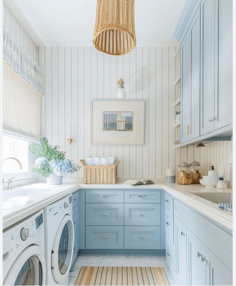 White Laundry Room Ideas, Nantucket Cottage Interiors, Beach House Mudroom, Coastal Laundry, Coastal Laundry Room, Blue Beadboard, White Laundry Room, Trendy Kitchen Design, Laundry Room Colors