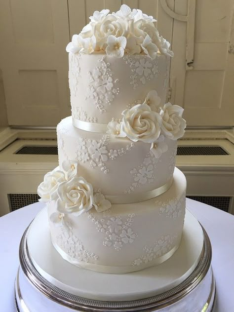 Wedding Cake Vintage Pasta, Wedding Cake Prices, Emily Jane, Fondant Wedding Cakes, Elegant Birthday Cakes, Dream Wedding Cake, Lace Wedding Cake, Floral Wedding Cakes, Romantic Wedding Cake