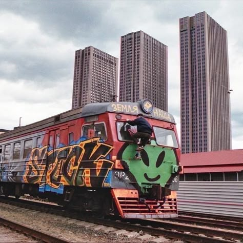 90s Graffiti Street Art, Graffiti Collage, Nyc Train, Train Graffiti, Street Pics, Graffiti Photography, New York Graffiti, Graffiti Style Art, Street Graffiti