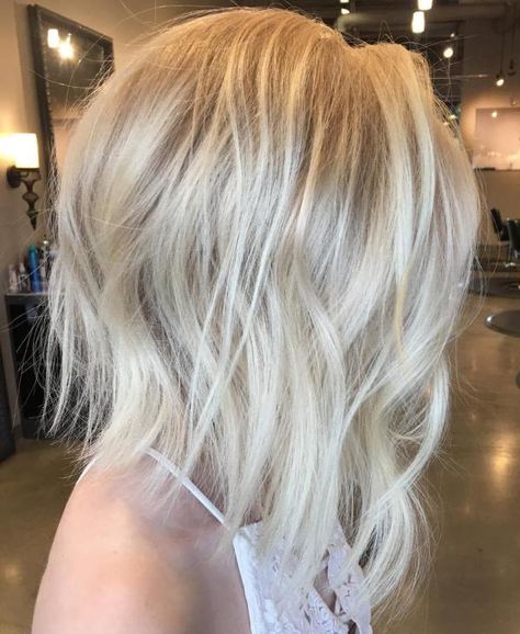 Soft Champagne Razor Cut Bob Long Choppy Bobs, Bob Lung, Edgy Bob Haircuts, Razor Cut Bob, Edgy Bob, Line Bob Haircut, Blond Ombre, Choppy Bob Haircuts, Choppy Bob