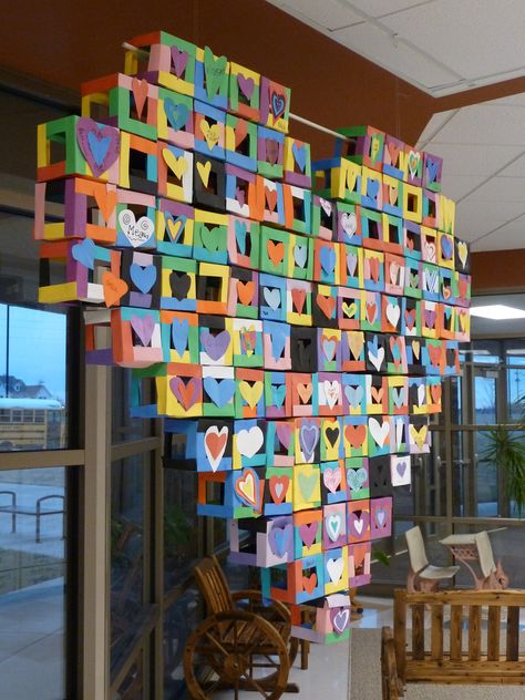 Paper cubes hot glued together…collaborative piece for Valentine's Day. Elementary Art Display, Kunst For Barn, Collaborative Mural, معرض فني, Group Art Projects, Paper Cube, Collaborative Art Projects, Ecole Art, Group Art