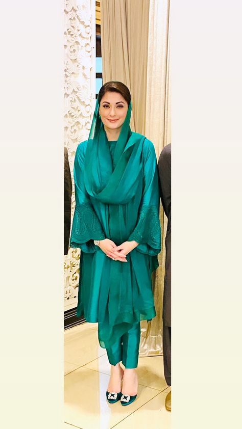 Raw Silk Dress Pakistani Simple, Plain Dress Ideas Pakistani, Solid Color Suits Pakistani, Simple Plain Suit Designs Pakistani, Solid Color Pakistani Dress, Mariam Nawaz Dresses, Maryam Nawaz Dresses, Maryam Nawaz, Asian Wedding Dress Pakistani