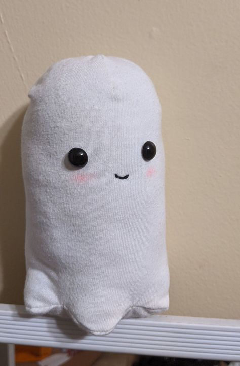 Blob Plush Pattern, Ghost Plushie Pattern, Ghost Sewing Patterns, Ghost Plush Pattern, Simple Plushie Patterns, Ghost Plushie, Ghost Plush, Ghost Diy, Plushie Patterns