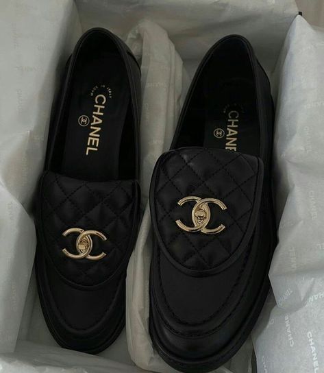 Excuse Prada on Twitter: "Chanel loafers… " Sepatu Platform, Chanel Loafers, Dr Shoes, London Aesthetic, Cuppa Tea, Denim On Denim, Classy Shoes, Gucci Men Shoes, Aesthetic Shoes