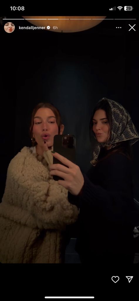 kendall jenner, hailey bieber, instagram, story, model, celebrity, hair, makeup, outfit, sweater, nails, head scarf, bandana, friend, bestie, cozy, inspo Hailey Bieber Instagram, Kendall Jenner Hailey, Makeup Outfit, Sweater Nails, Scarf Bandana, Celebrity Hair, Hailey Bieber, Scarf Hairstyles, Insta Story