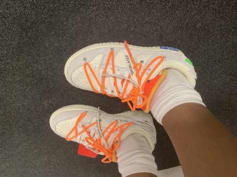 Off White Dunks, White Dunks, Dunks Outfit, Trendy Shoes Sneakers, Pretty Shoes Sneakers, All Nike Shoes, Off White Shoes, Hype Shoes, Aesthetic Shoes