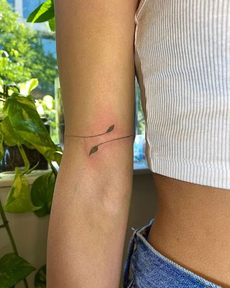 Earthy Tattoos, Cuff Tattoo, Petite Tattoos, Simple Tattoo Designs, Tattoos Geometric, Simple Tattoo, Classy Tattoos, Discreet Tattoos, Dainty Tattoos