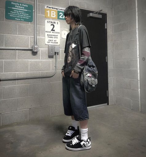 Skater Boy Outfits, Skater Outfit, Baggy Outfit Ideas, Grunge Fits, Clothing Board, Masc Outfits, 2000s Grunge, Mens Trendy Outfits, 2024 Style