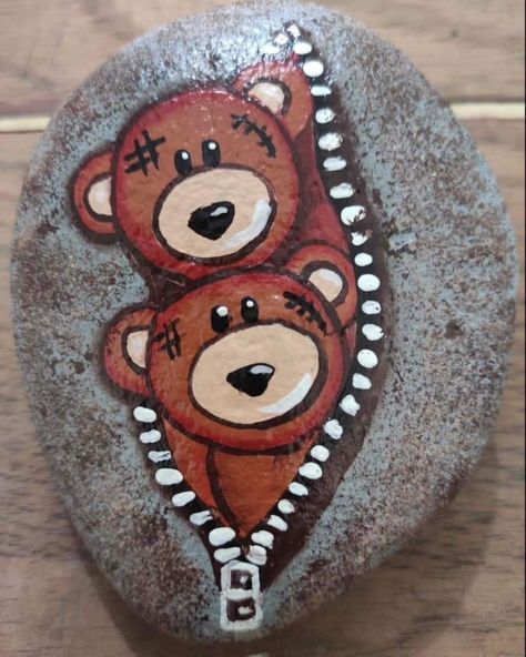 Painting Picnic, Rock Artwork, Diy Engraving, Teddy Bears Picnic, Crafts For Children, Happy Stones, Teddy Bear Picnic, Rock Painting Patterns, Pet Rocks