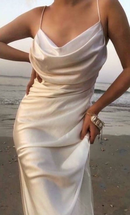 Trendy Outfit Inspo, White Silk Dress, Silk Chemise, Prom Dress Inspiration, Ulzzang Fashion, Custom Dresses, Mulberry Silk, Fashion Sewing, Outfits Aesthetic