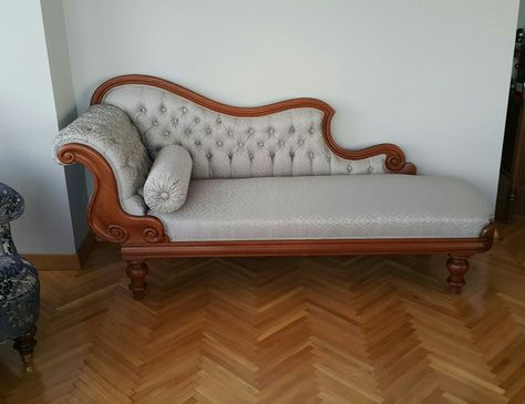 zendesign I interior İstanbul Setti Sofa Design, Kauch Sofa Design, Wooden Couch Design, Sethi Sofa Design, Diwan Sofa, Classic House Interior Design, Divan Sofa, Antique Couch, Bed Designs With Storage