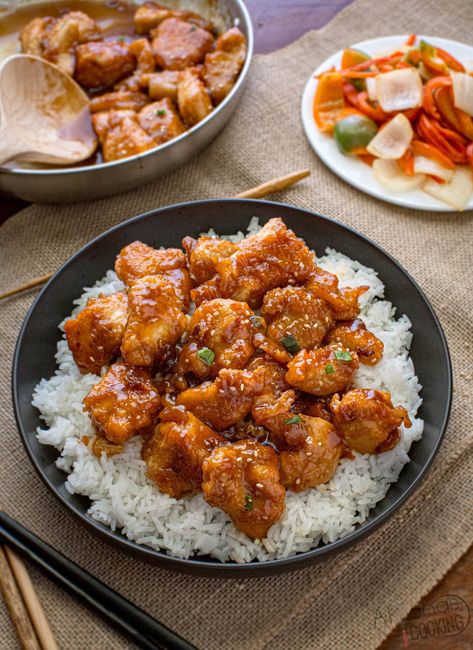 Chinese Restaurant Food, Sour Food, Chinese Lunch, American Food Recipes, General Tso's Chicken Recipe, Restaurant Chicken, Food For Lunch, Chicken Chinese, Restaurant Foods