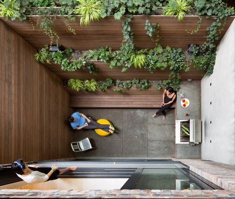 Townhouse Patio, Concrete Patio Ideas, West Village Townhouse, Small City Garden, Small Courtyard, Modern Courtyard, Garden Nook, Small Condo, Courtyard Design