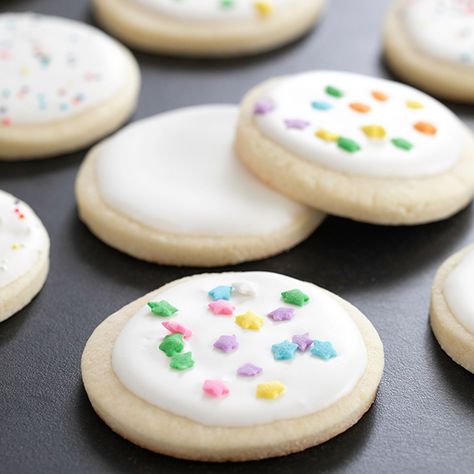 Gluten Free Royal Icing Gluten Free Cutout Sugar Cookies, Gluten Free Sugar Cookies Easy, Gluten Free Sugar Cookies Recipe, Soft Frosted Sugar Cookies, Gluten Free Sugar Cookies, Gluten Free Cookie Recipes, Sugar Cookie Frosting, Soft Sugar Cookies, Easy Sugar Cookies