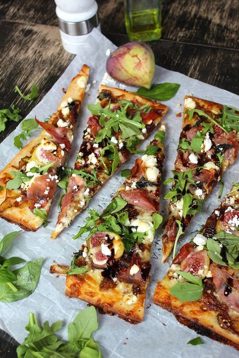 Fig Goat Cheese and Prosciutto Flatbread - The Mixed Menu Flat Bread Recipe Pizza Goat Cheese, Flatbread Pizza Appetizers, Fig Goat Cheese Flatbread, Fig And Goat Cheese Pizza Recipes, Flatbread Recipes Goat Cheese, Flatbread Appetizers Parties, Fresh Fig Pizza Recipes, Goat Cheese Fig Pizza, Figs Goat Cheese Prosciutto