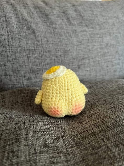 Yellow Crochet Aesthetic, Crochet Duck Keychain Pattern Free, Crochet Duck Keychain, Yellow Crochet Plush, Yellow Duck Crochet, Loom Crochet, Crochet Mask, Crochet Doll Tutorial, Easy Crochet Animals