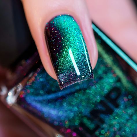 Teal to Purple Magnetic Holographic Nail Polish Shamrock Nails, Magnetic Nail Polish, Shimmer Nail Polish, Nail Shimmer, Magnetic Nails, Holographic Nail Polish, Nice Nails, Finger Nails, Nails Salon