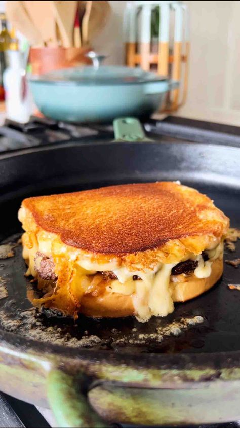 Truffle Smash Burger Grilled Cheese - Grilled Cheese Social Grilled Cheese Social, Burger Grilled Cheese, Truffle Mayo, Grilled Cheese Burger, Truffle Burger, Cheese Game, Smash Burger Recipe, Grill Cheese, Creamy Pesto Pasta