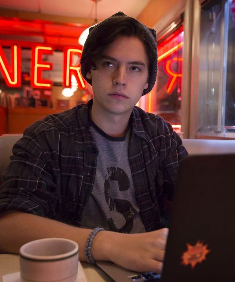 Cole Sprouse Wallpaper, Cole Sprouse Jughead, Cole M Sprouse, Riverdale Characters, Skeet Ulrich, Cast Photos, Luke Perry, Dylan Sprouse, Jughead Jones