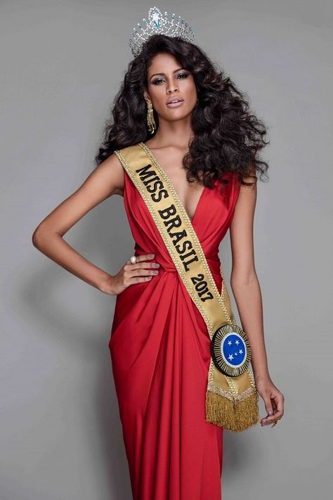 Miss Universe Brazil 2017 Monalysa Alcantara is the third afro to win this title. Miss Brazil, Miss Universe, Xmas Party, Beauty Pageant, Big Day, Diva, Brazil, Formal Dresses Long, Universe