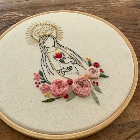 Christian Embroidery, Handmade Embroidery Designs, Cute Embroidery, Crochet Dress Pattern, Easter Ideas, Homemade Christmas, Doodle Drawings, Cool Diy, Embroidery Projects