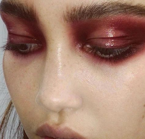 . Editorial Make-up, Berry Makeup, Red Eye Makeup, Glossy Makeup, Smink Inspiration, Runway Makeup, Beauty Make-up, Red Eye, Kesha