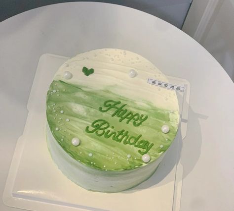 Green Cake Aesthetic Korean, Green Birthday Cakes Aesthetic, Green Aesthetic Cake, Green Bento Cake, Green Cake Decoration, Birthday Cake Aesthetic Green, Green Cake Aesthetic, Green Cake Birthday, Design Kue