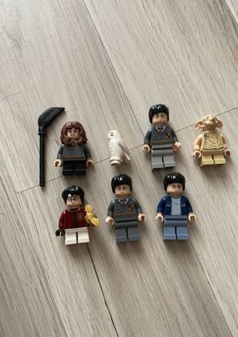 If you’re a fan of Harry Potter and LEGO, you’ll love these amazing minifigures that bring the magic of the movies to life. You can find your favorite characters from the Wizarding World, such as Harry, Hermione, Ron, Dumbledore, Voldemort, and many more. Each minifigure comes with one or more accessories and an information leaflet. Whether you want to display them, play with them, or use them to enhance your LEGO Harry Potter sets, these minifigures are a must-have for any Potterhead. Harry Hermione Ron, Harry Potter Lego, Harry Potter Lego Sets, Kardashian Collection, Harry Hermione, Lego Characters, Harry Potter Costume, Lego Harry Potter, Harry Potter Quotes